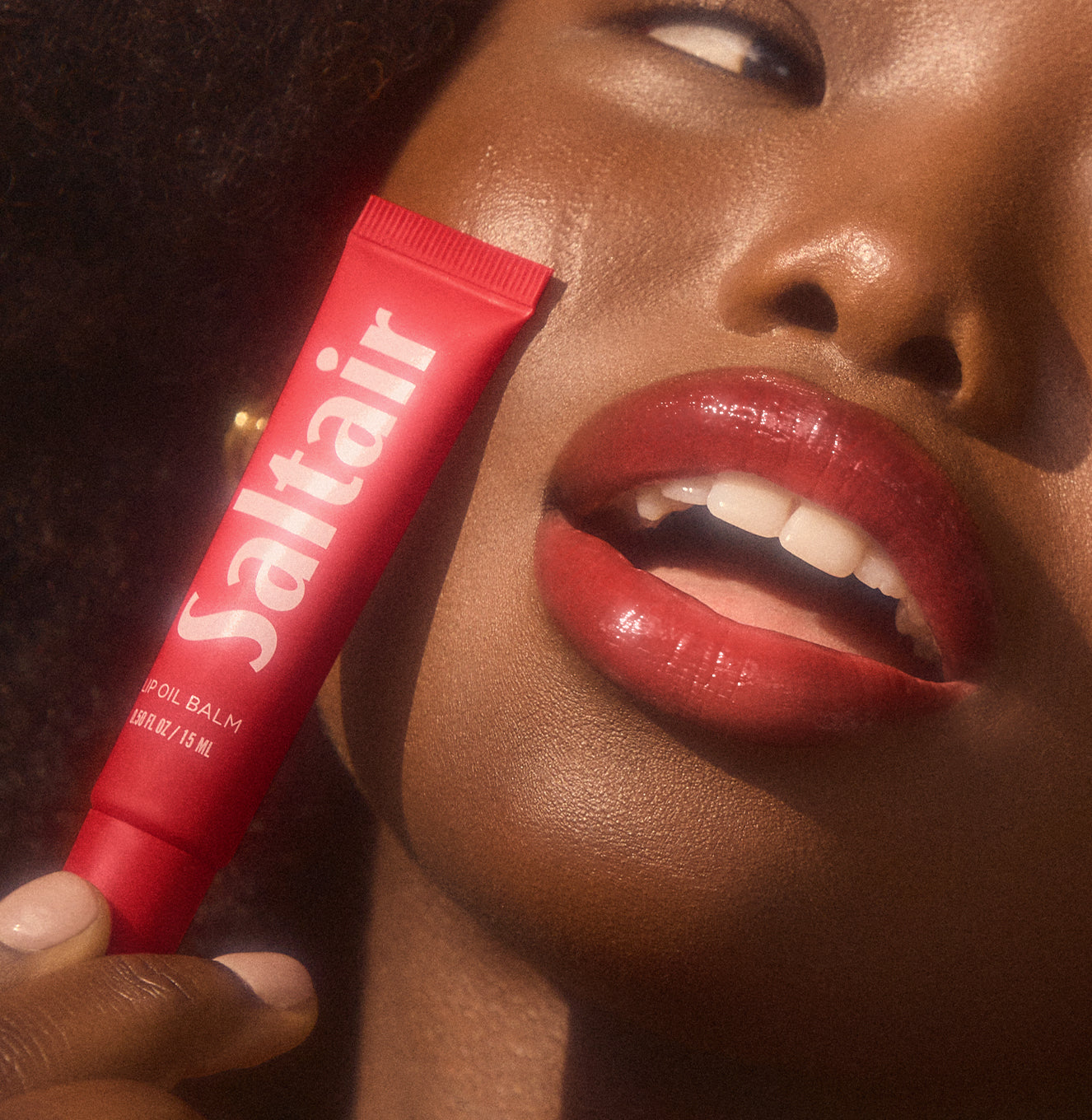 3-SLTR_PDP_LipOilBalm_ModelMacro_Goji_3000x.jpg